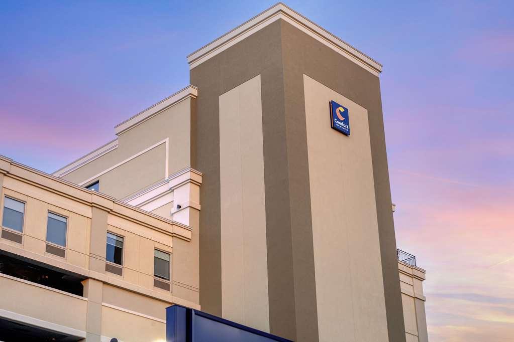 Comfort Inn & Suites Newark Liberty International Airport Exteriör bild