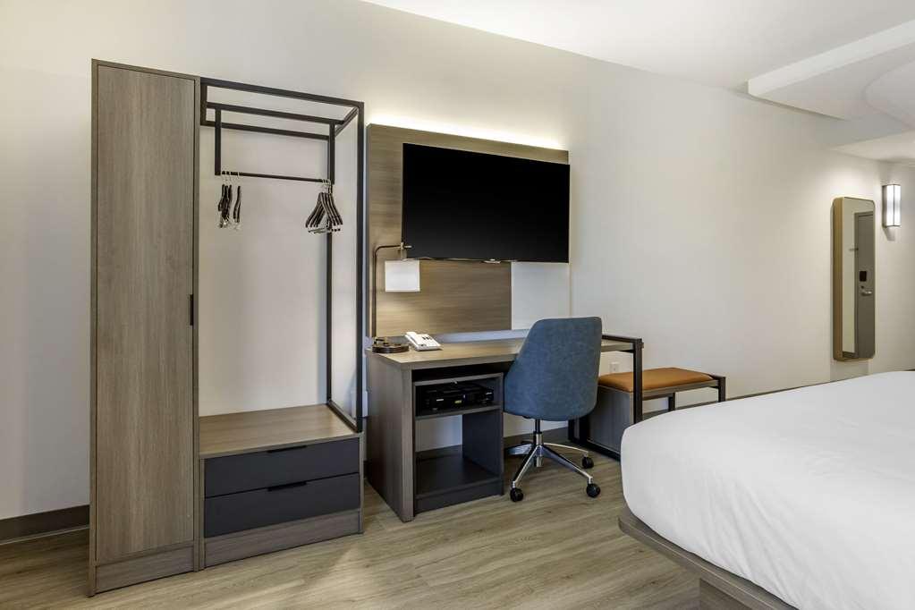Comfort Inn & Suites Newark Liberty International Airport Rum bild