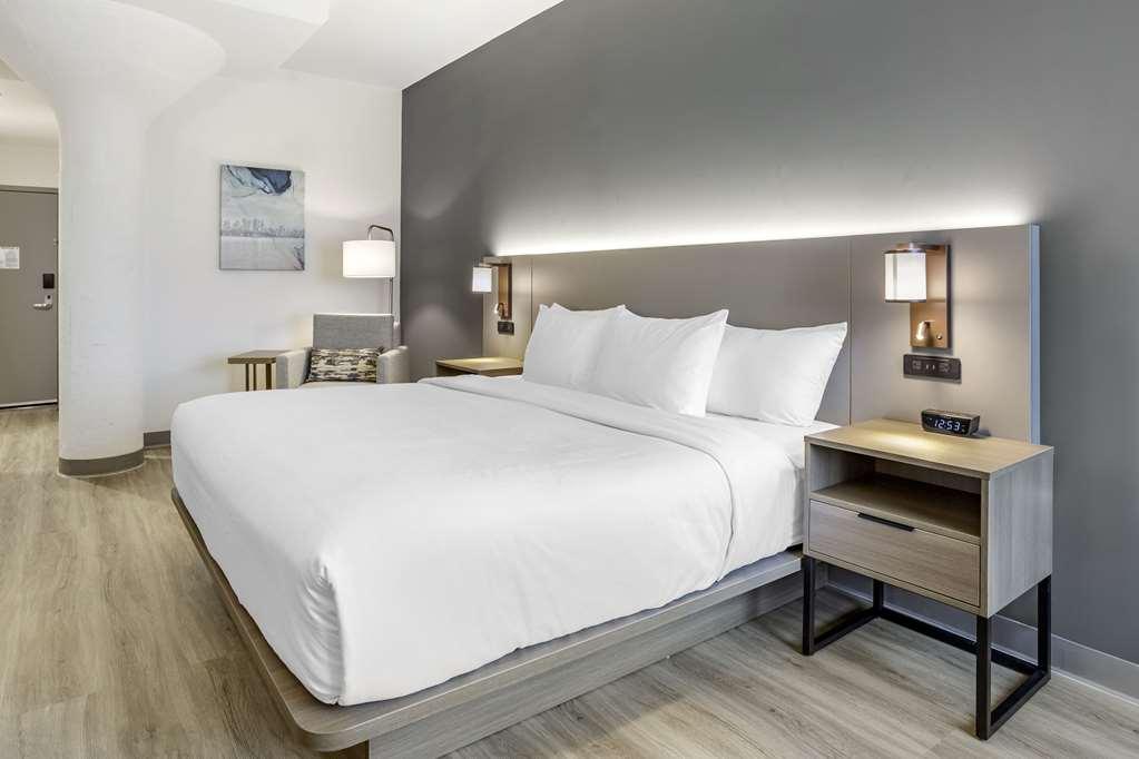 Comfort Inn & Suites Newark Liberty International Airport Rum bild